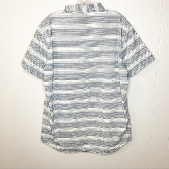 Travis Mathew Shirt Mens L White Light Blue Striped Short Sleeve Button Shirt - Picture 2 of 2
